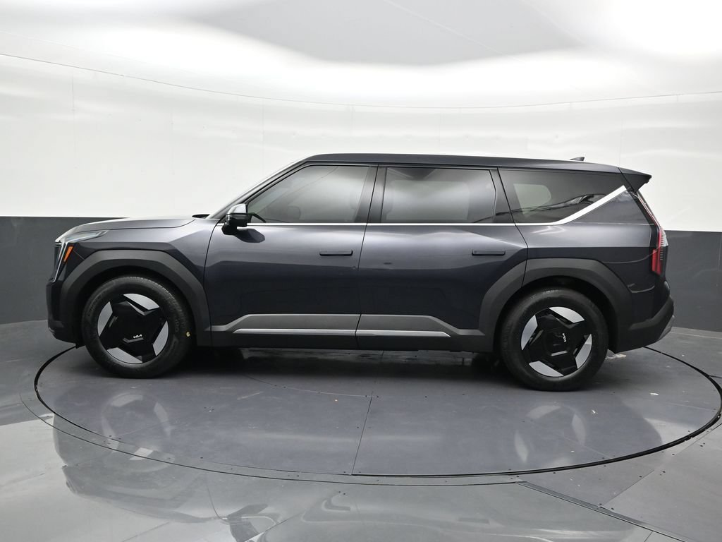 Used 2026 Kia EV9 Light RWD image 2