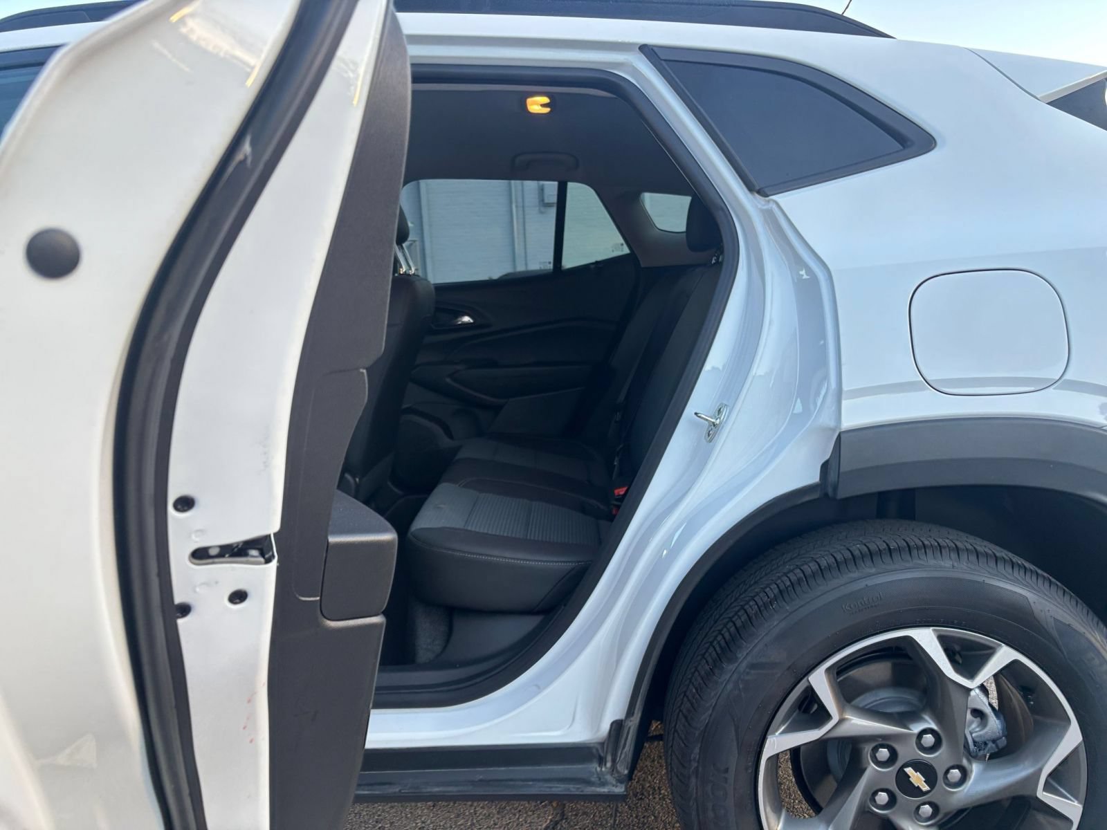 Used 2026 Chevrolet Trax LT FWD image 25
