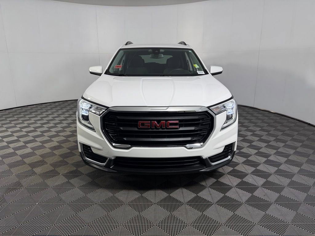 Used 2023 GMC Terrain SLE w/ Driver Convenience Package image 11