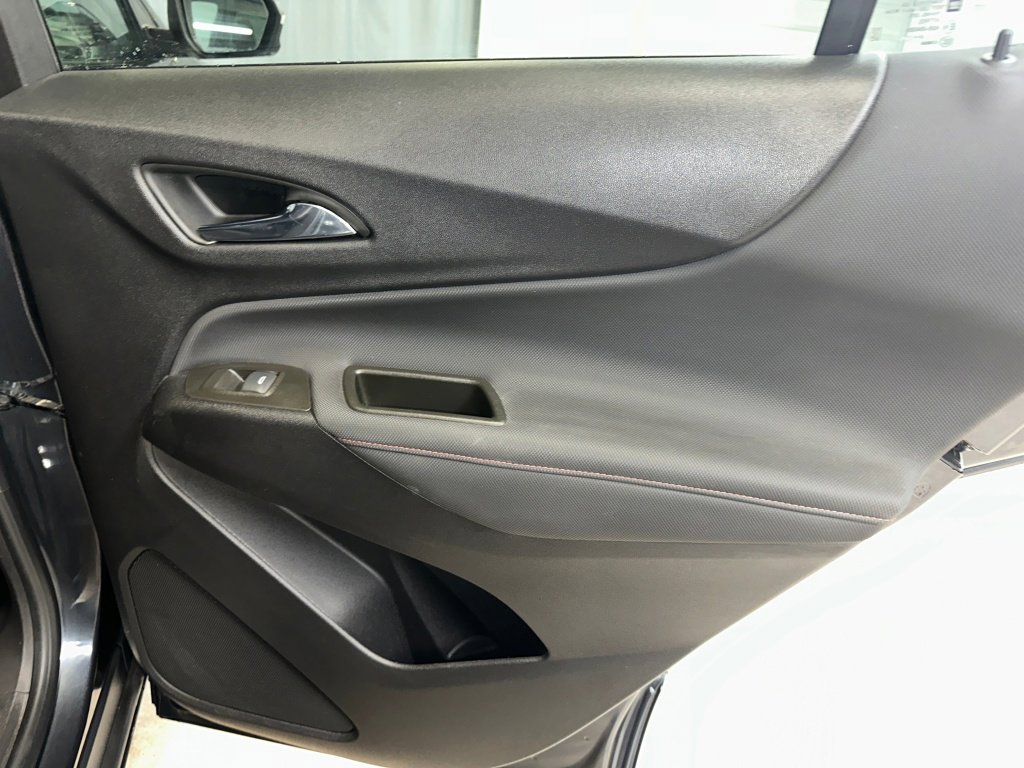 Used 2023 Chevrolet Equinox RS w/ RS Leather Package image 30