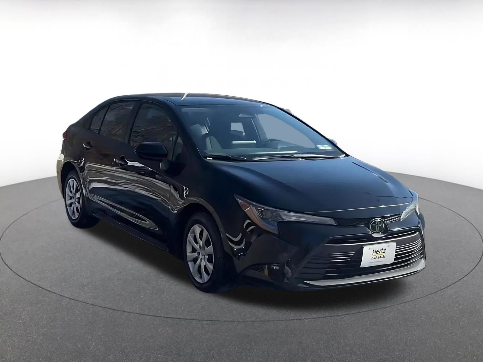 Used 2025 Toyota Corolla LE image 3