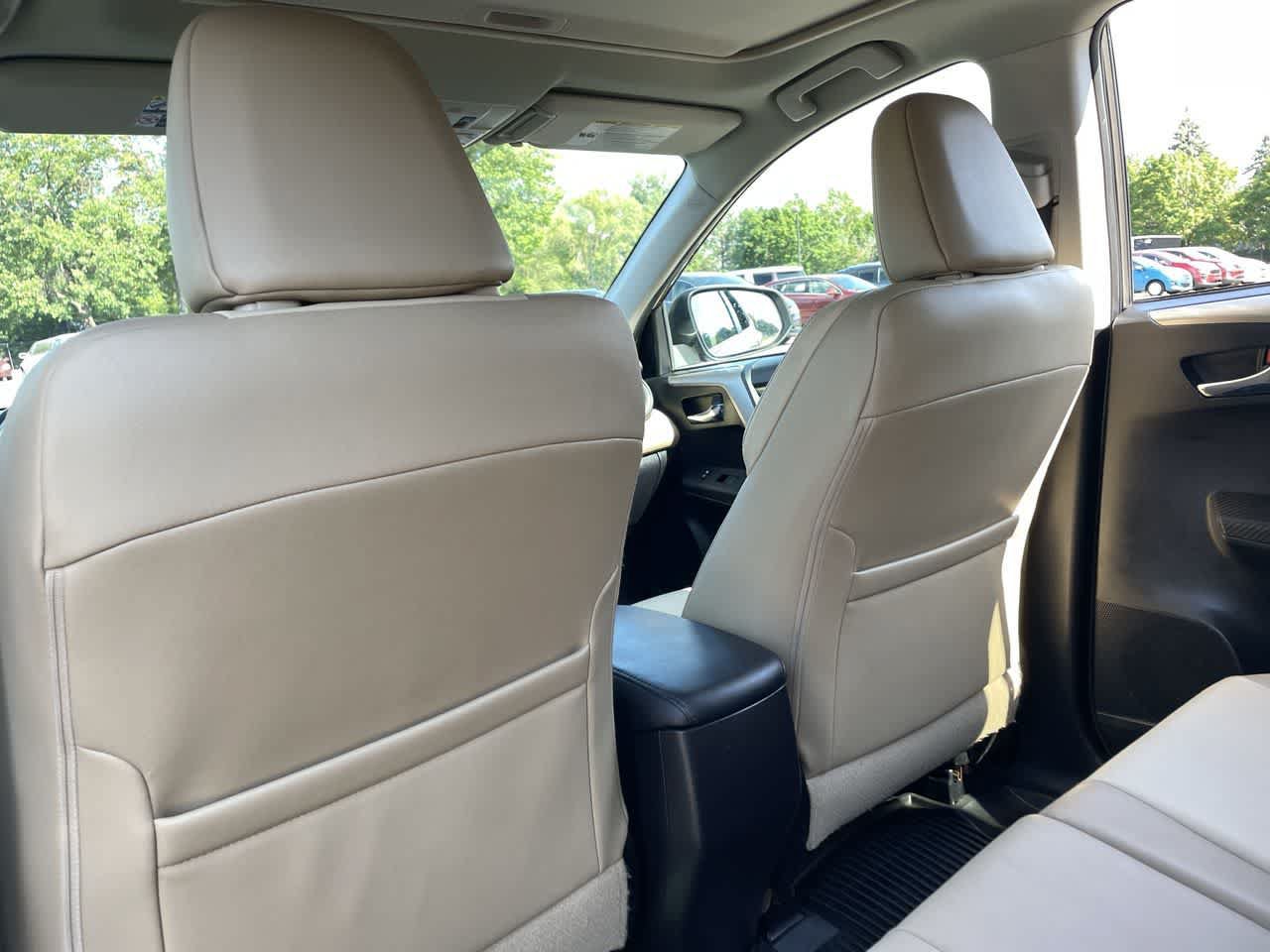 Used 2014 Toyota RAV4 Limited w/ Technology Package AWD/4WD image 20
