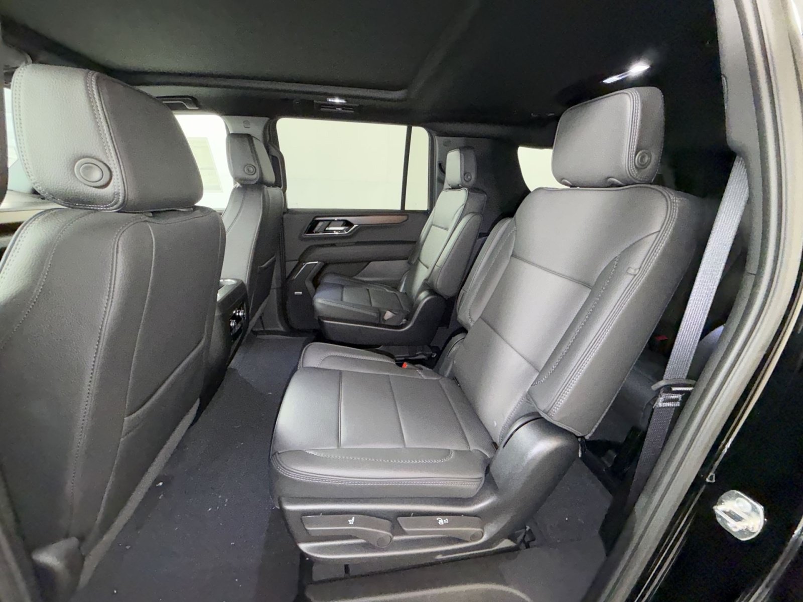 New 2026 GMC Yukon XL Denali w/ Sun & Power Step Package AWD/4WD image 25