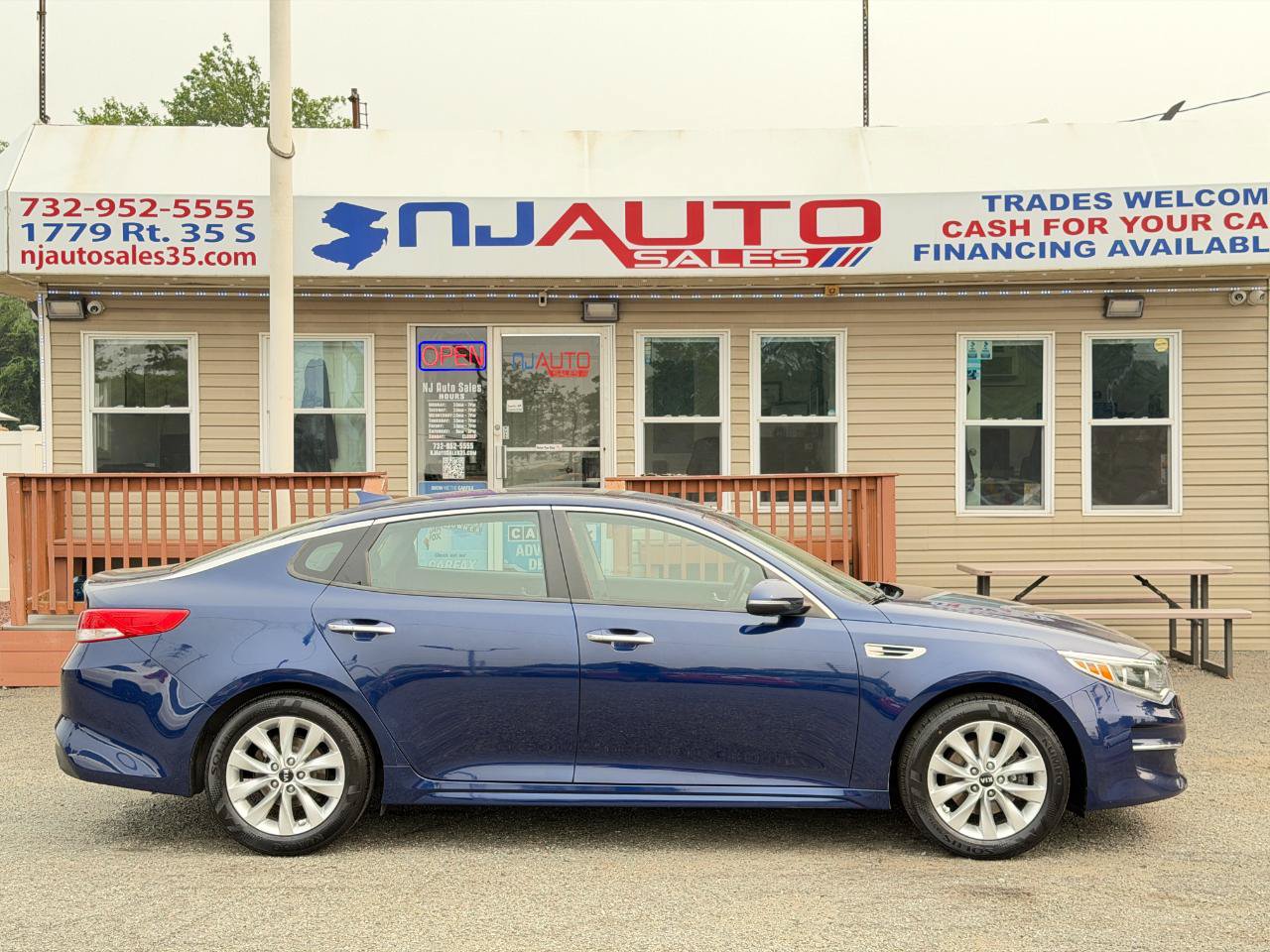 Used 2017 Kia Optima EX w/ Paint Protection Package FWD image 3