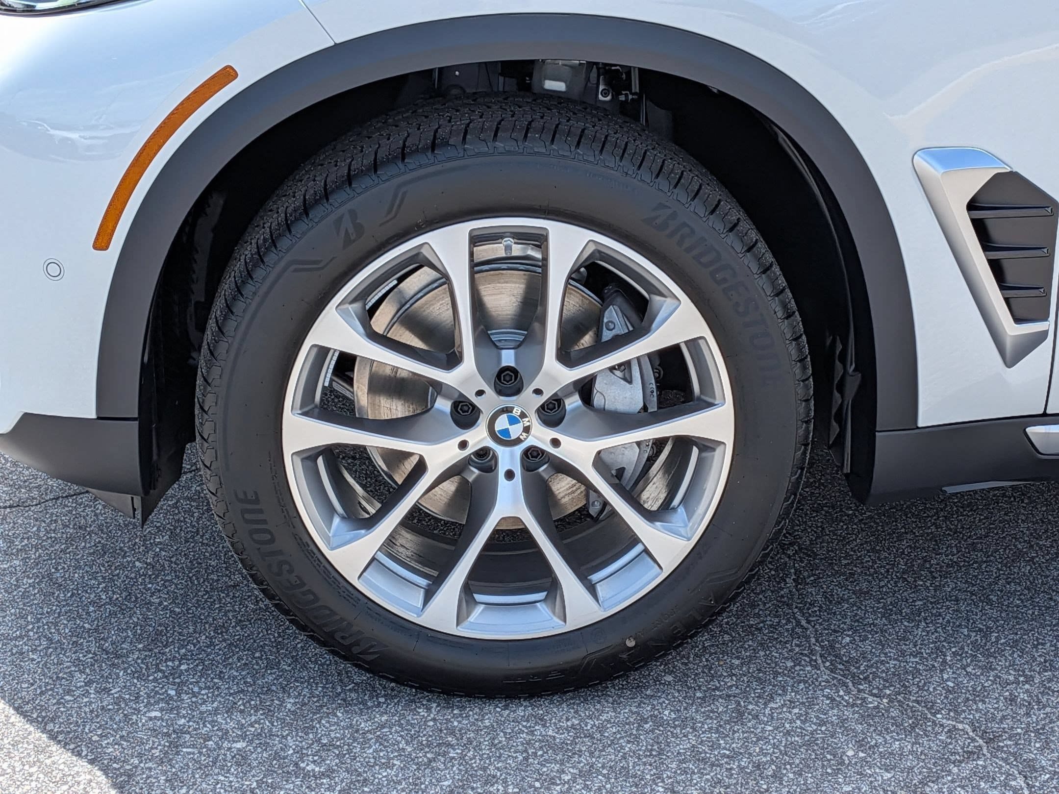 New 2026 BMW X5 xDrive40i w/ Climate Comfort Package AWD/4WD image 10