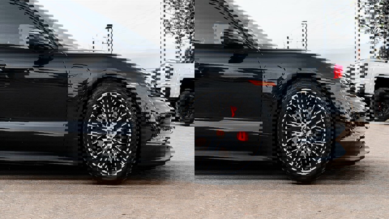 Used 2021 Porsche Taycan 4S image 9