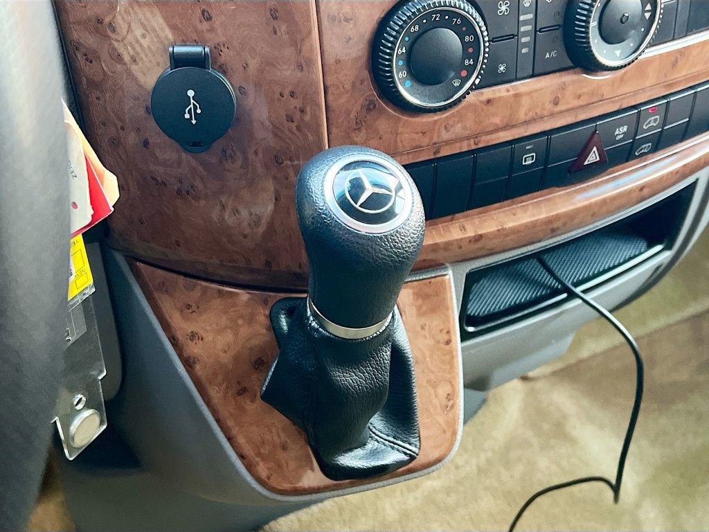 Used 2015 Mercedes-Benz Sprinter 2500 image 16