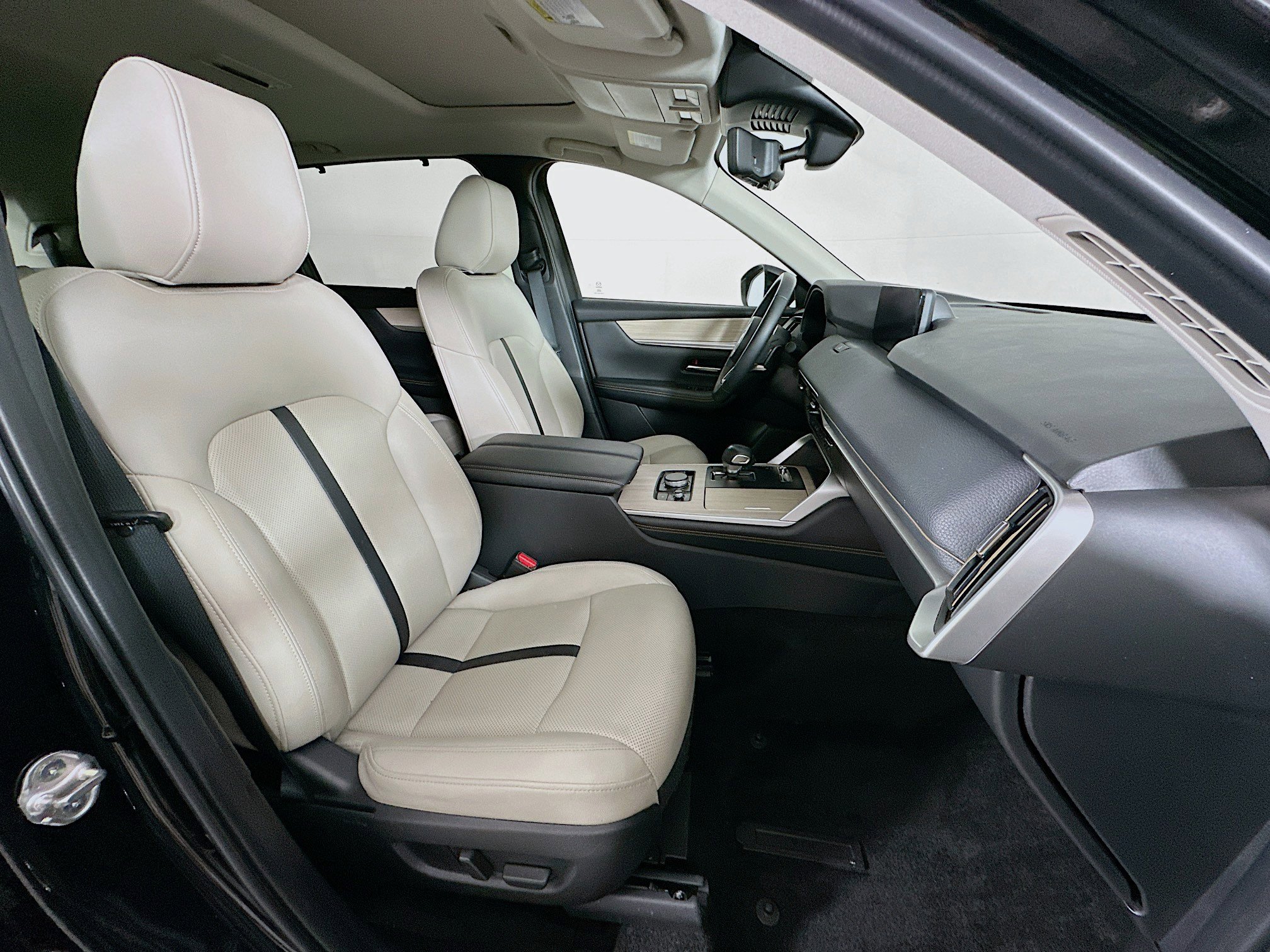 Used 2024 MAZDA CX-90 Plug-In Hybrid w/ Preferred AWD/4WD image 33