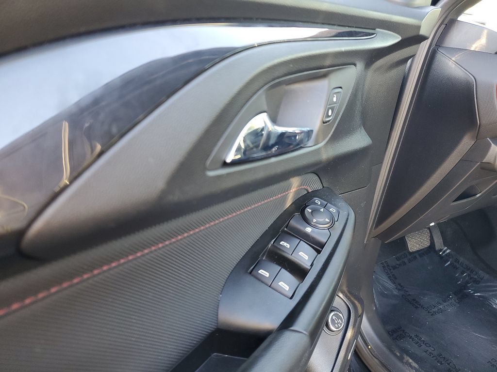 Used 2022 Chevrolet TrailBlazer RS w/ Sun and Liftgate Package FWD image 7