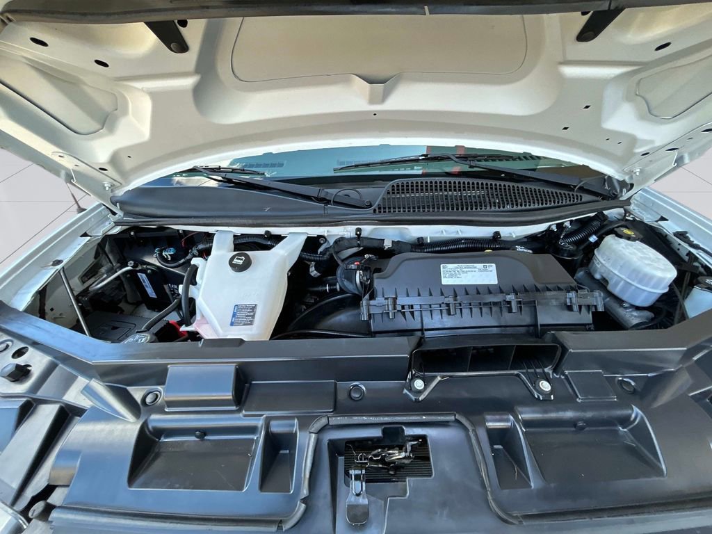 Used 2020 Chevrolet Express 3500 w/ Driver Convenience Package RWD image 11