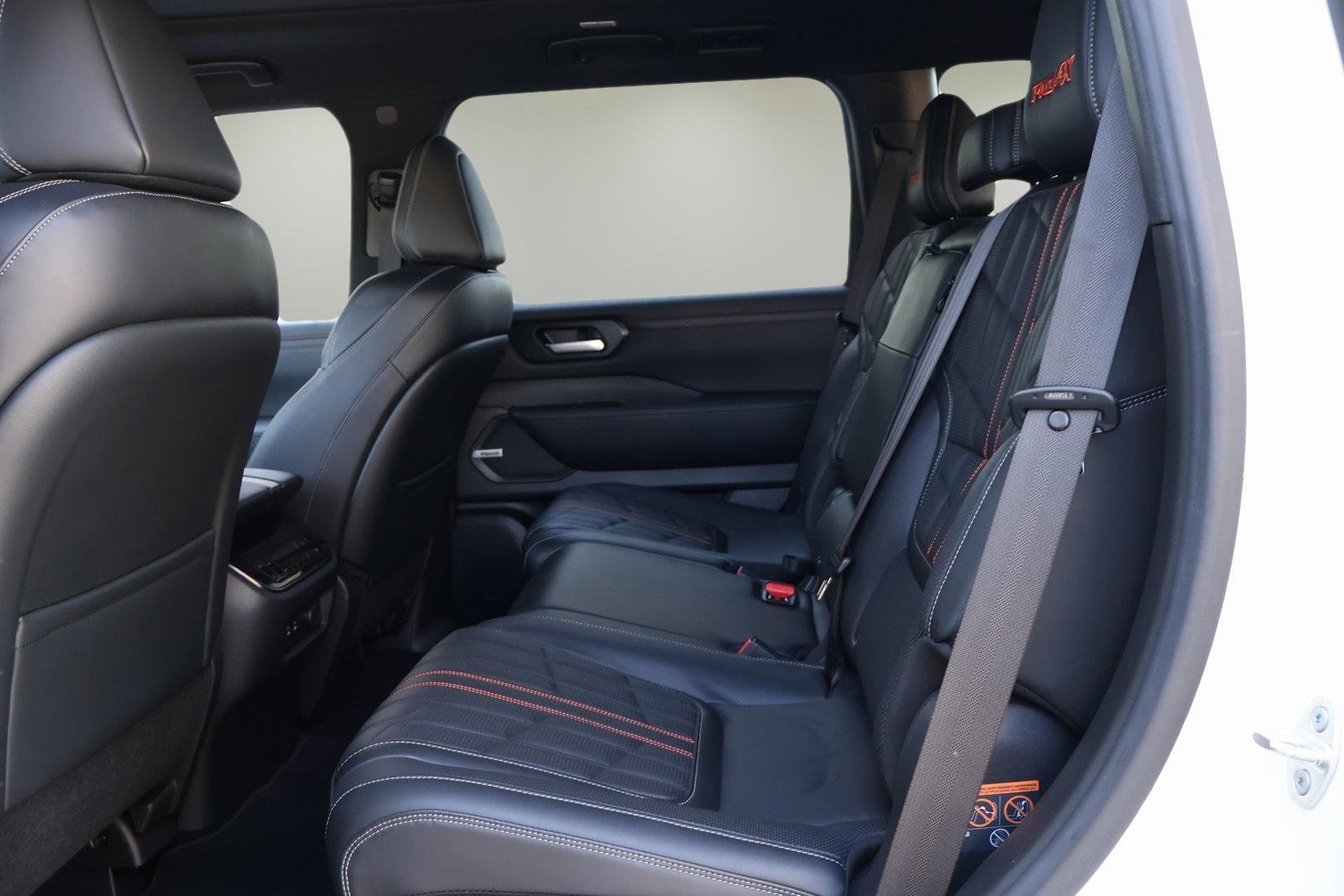 Used 2025 Nissan Armada PRO-4X w/ Pro-4X Premium Package image 14