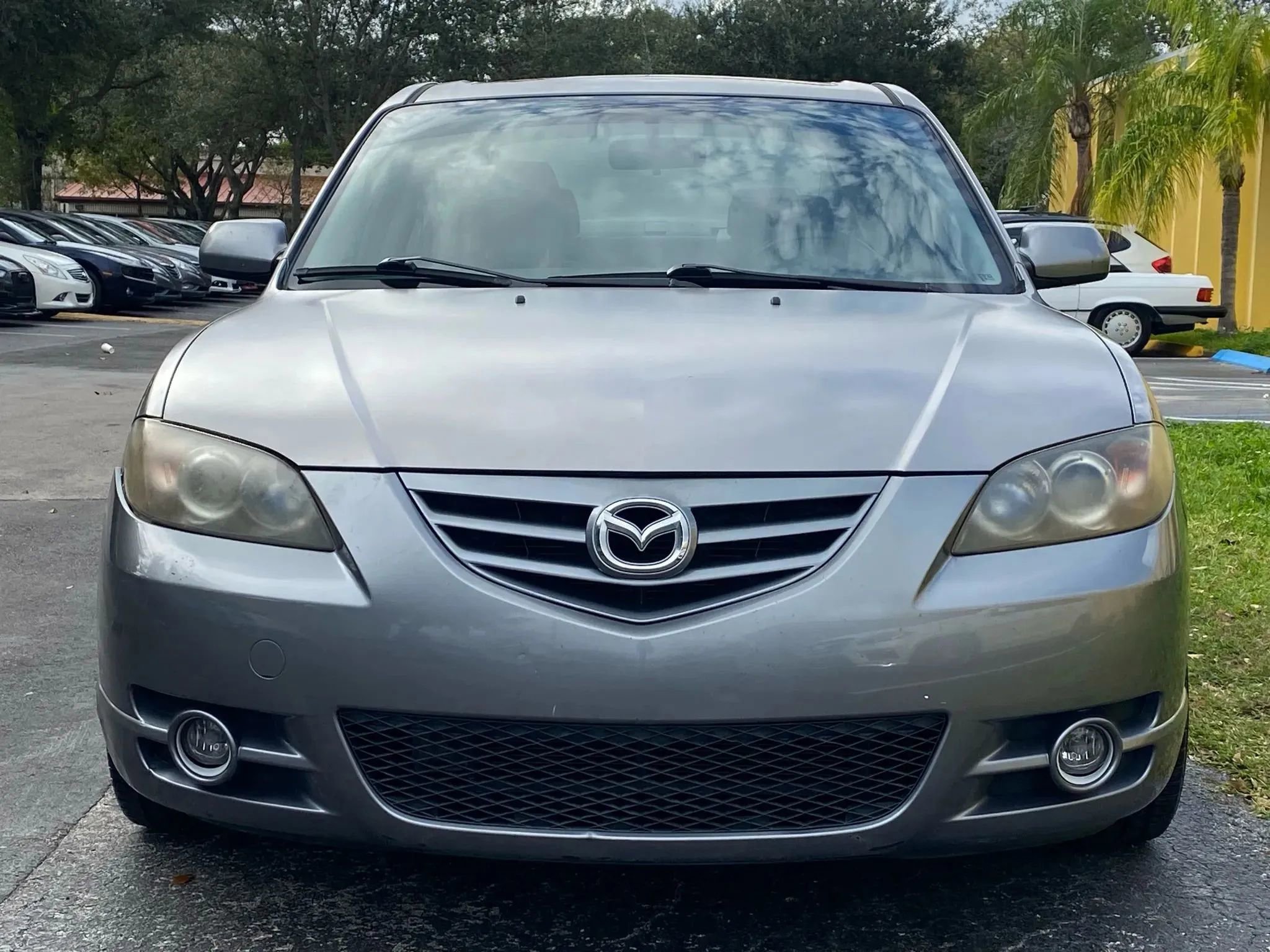 Used 2005 MAZDA MAZDA3 s w/ Moonroof & 6-CD Pkg image 3