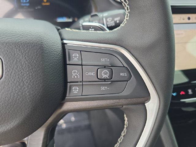 New 2026 Jeep Grand Cherokee Limited w/ Luxury Tech Group II RWD image 24
