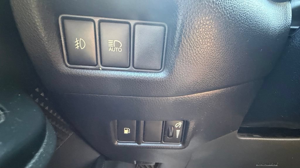 Used 2018 Toyota C-HR XLE FWD image 16