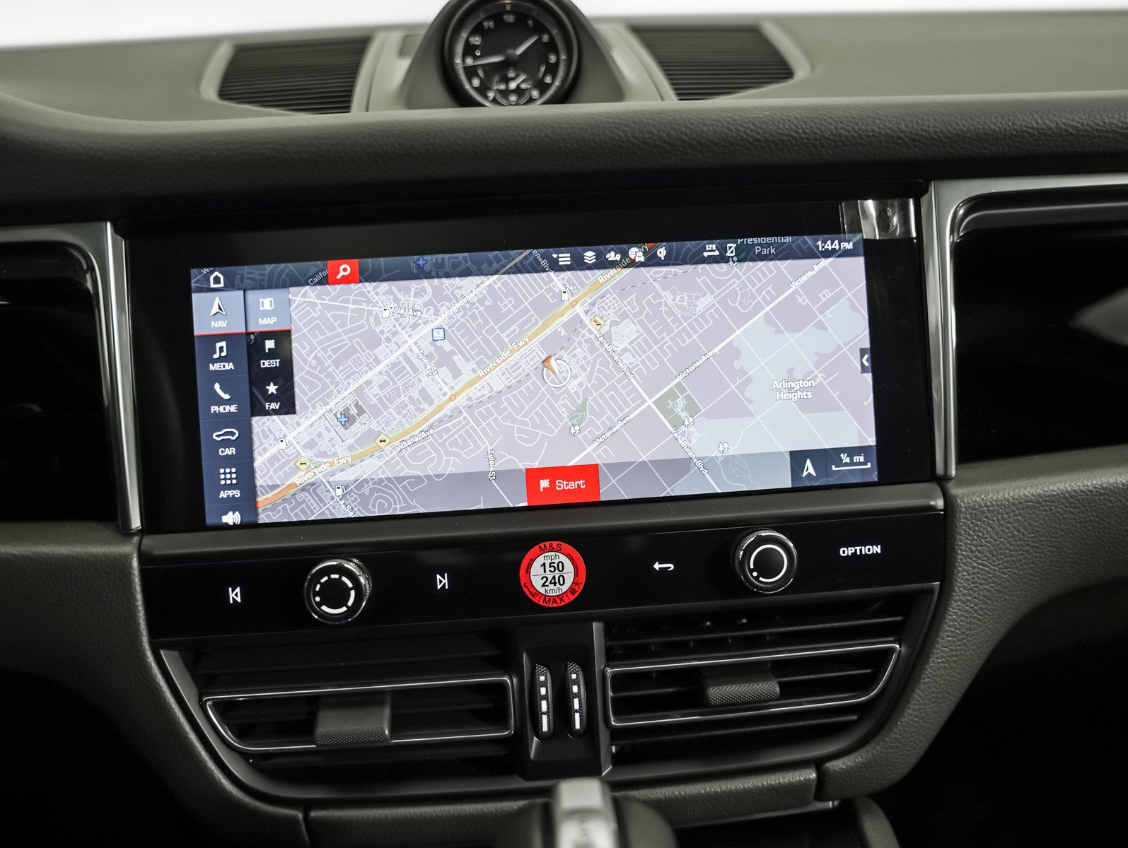 Certified 2025 Porsche Macan AWD/4WD image 22
