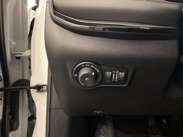 Used 2025 Jeep Compass Trailhawk AWD/4WD image 14