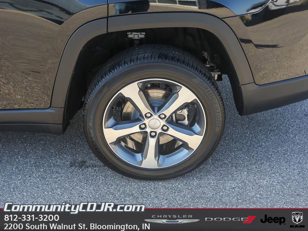 New 2025 Jeep Grand Cherokee L Limited image 4