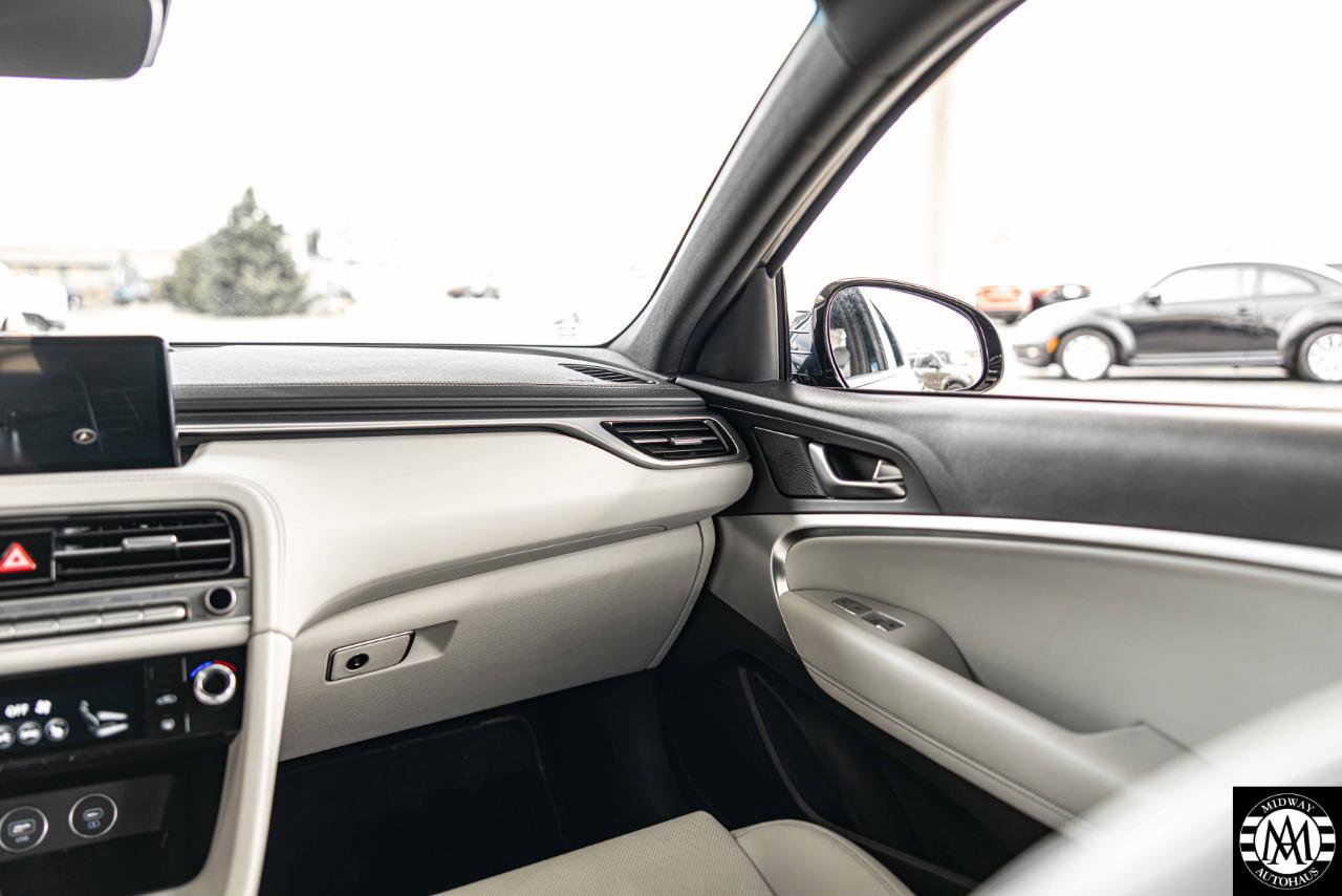 Used 2025 Genesis G70 2.5T RWD image 23