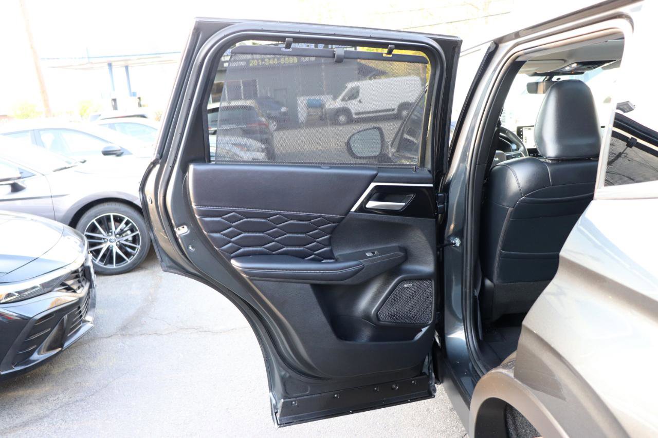 Used 2025 Mitsubishi Outlander SEL FWD image 32