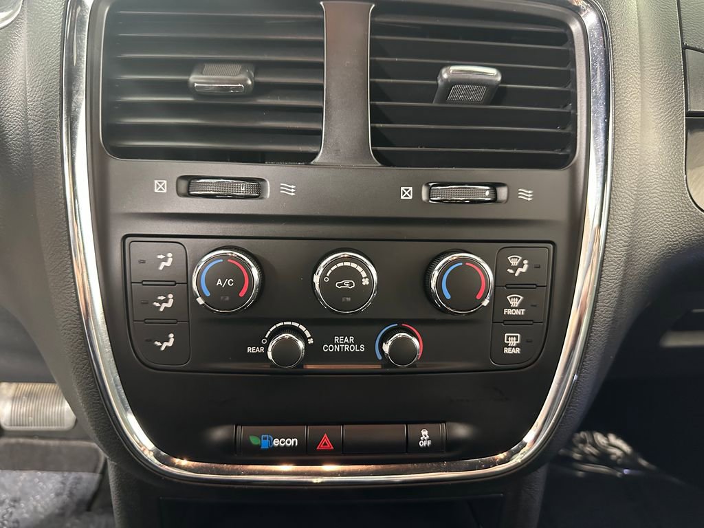 Used 2020 Dodge Grand Caravan SE image 27