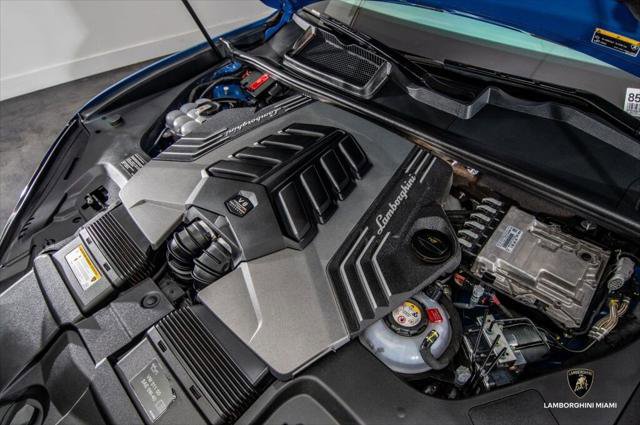 Used 2025 Lamborghini Urus SE image 11