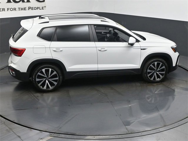 Used 2023 Volkswagen Taos SE w/ Panoramic Sunroof Package image 39