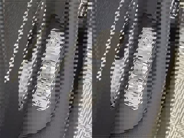 Certified 2025 Mercedes-Benz GLE 450e 4MATIC image 17