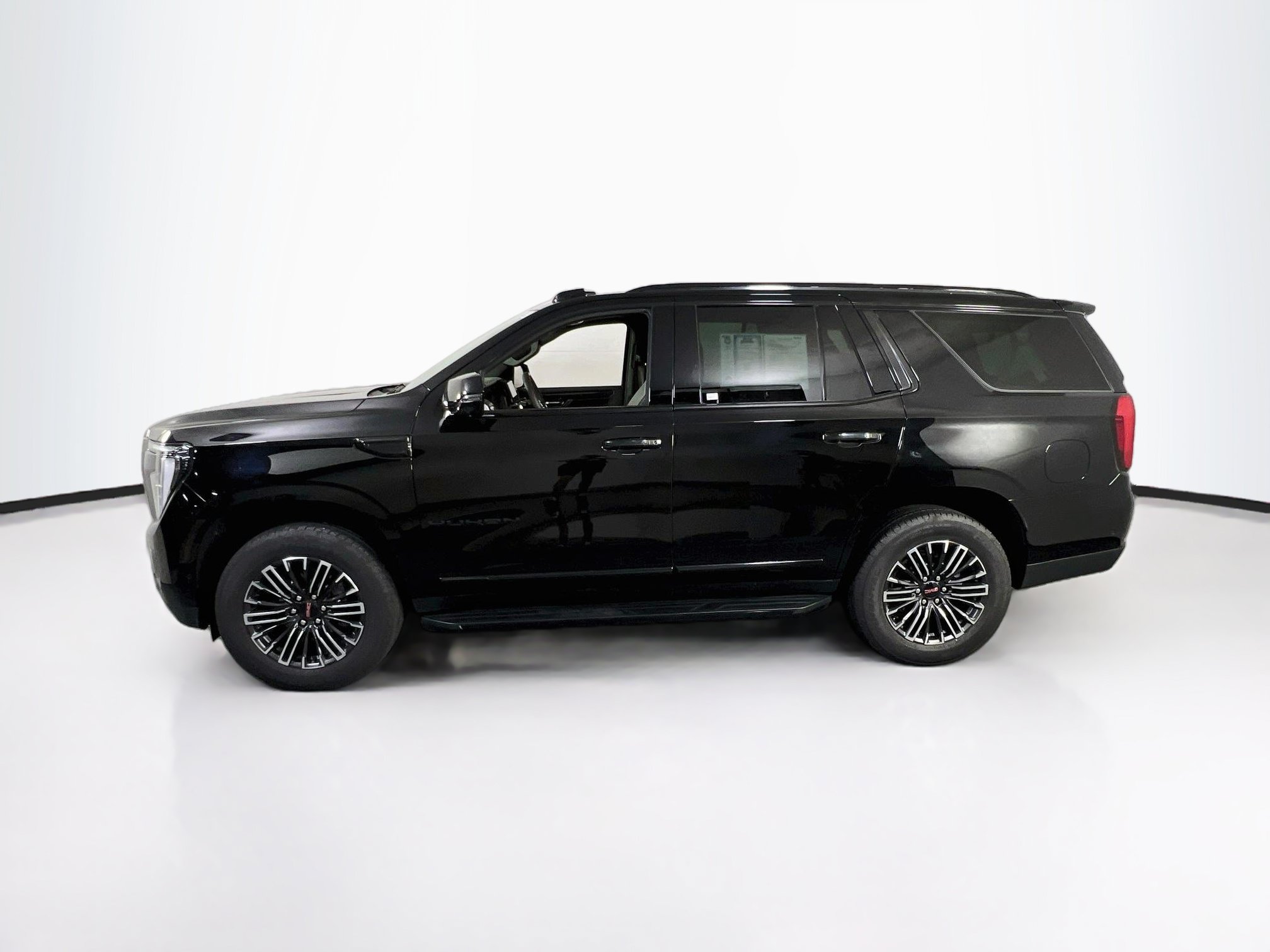 Used 2025 GMC Yukon Elevation w/ Technology Package AWD/4WD image 8