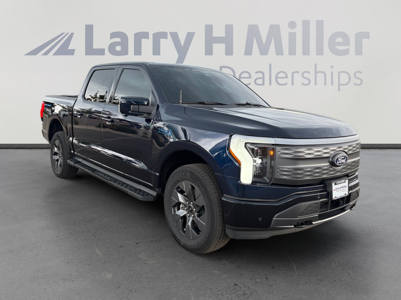 Used 2024 Ford F150 Lightning Lariat AWD/4WD image 8