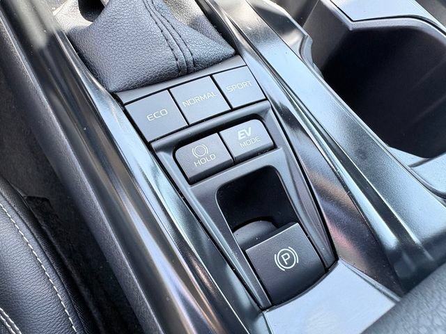Used 2025 Toyota Camry SE FWD image 21