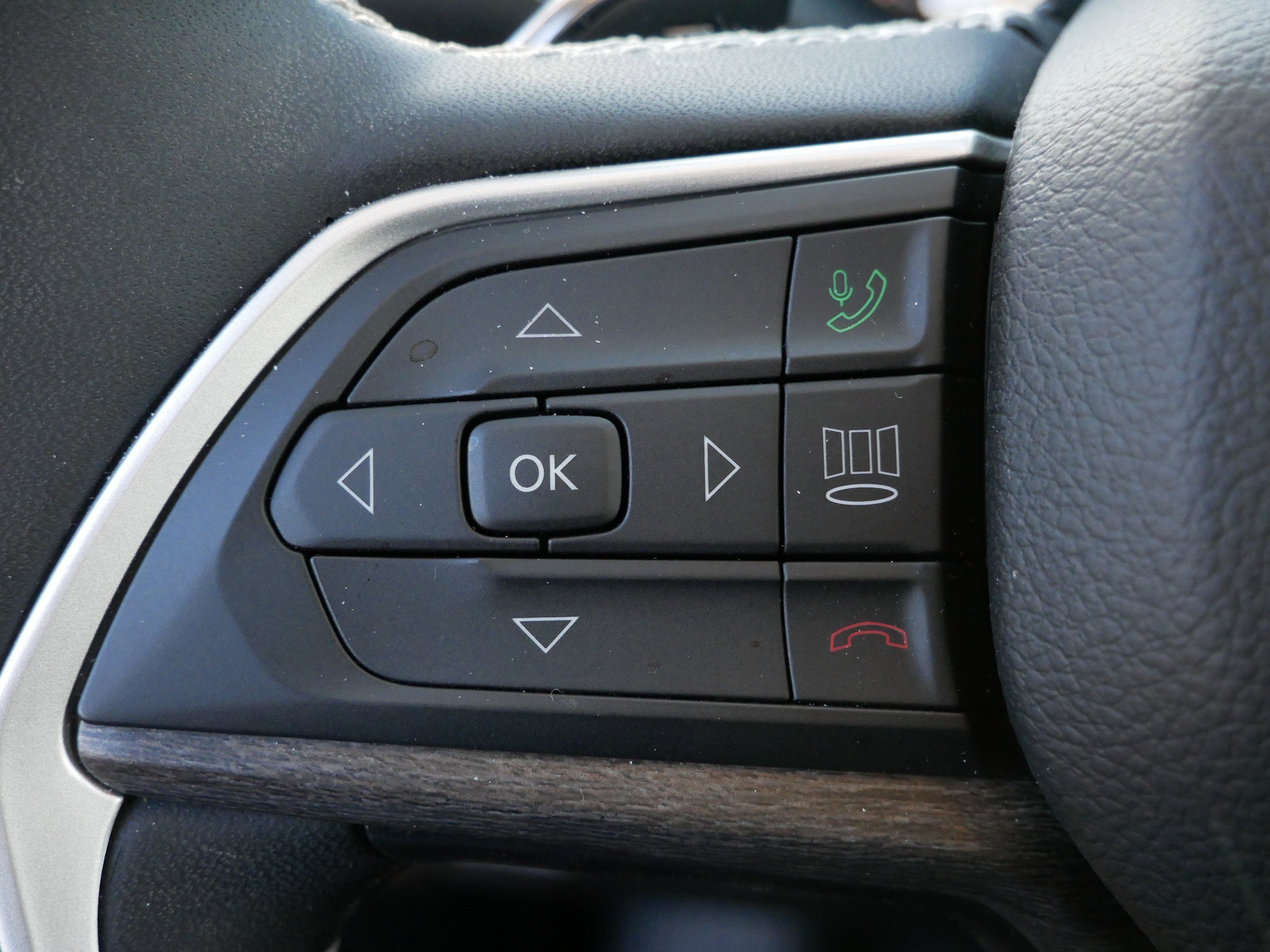 Used 2023 Jeep Grand Cherokee L Limited image 27