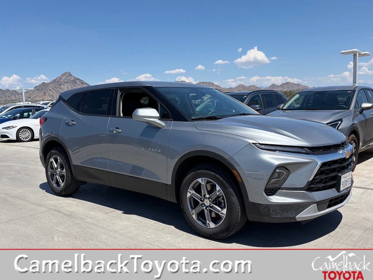 Used 2025 Chevrolet Blazer LT FWD image 1