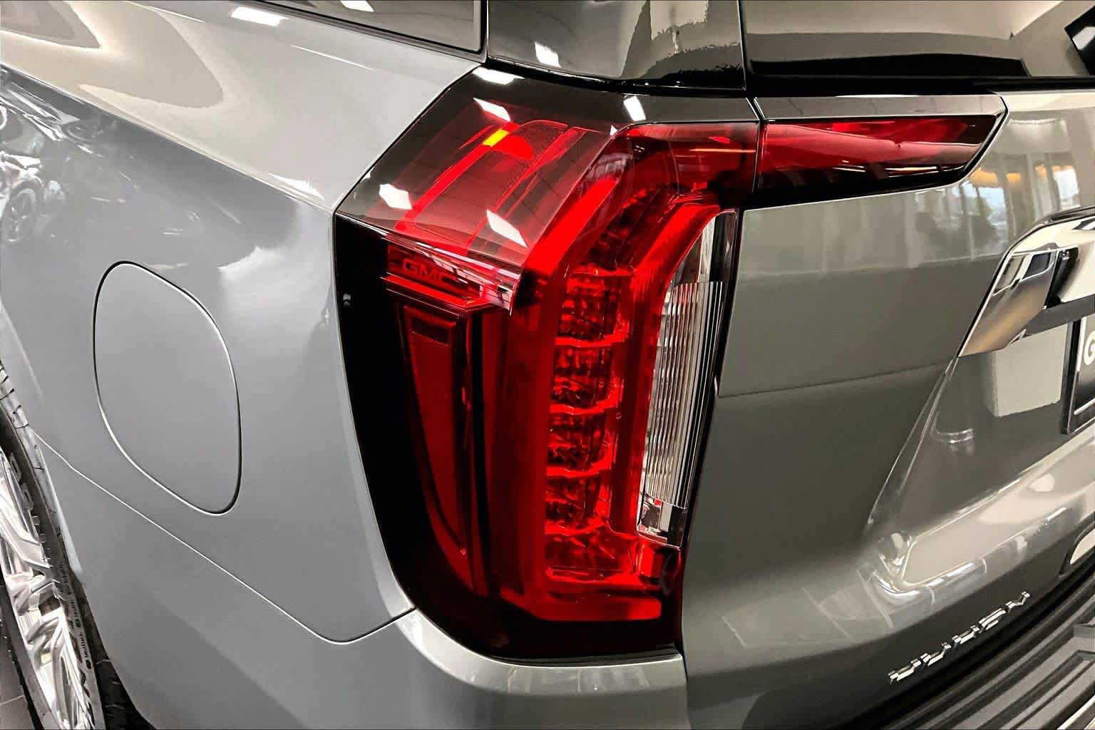 Used 2023 GMC Yukon SLT w/ SLT Premium Package RWD image 29