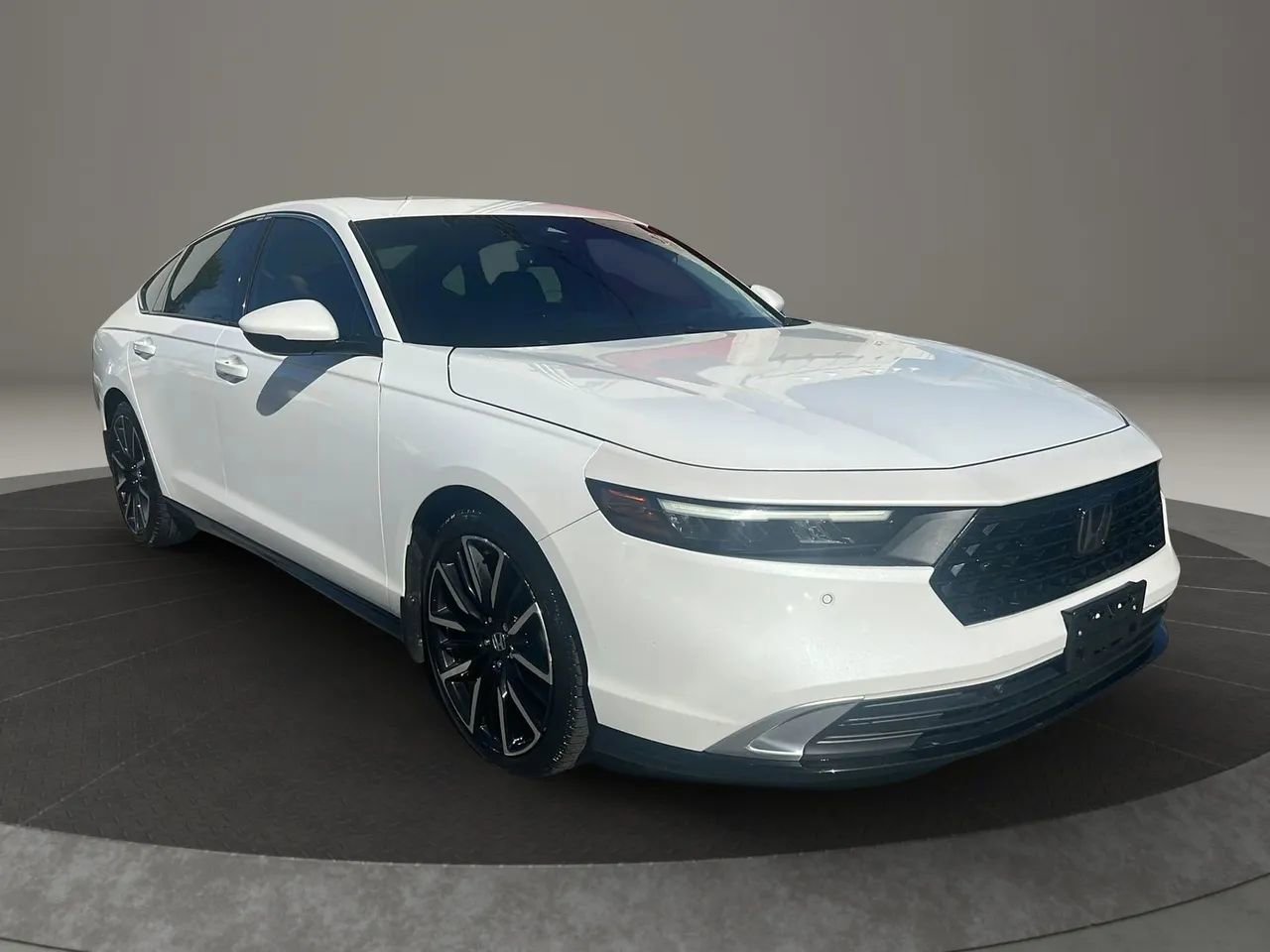 Used 2023 Honda Accord Touring image 3