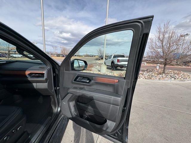 Used 2025 GMC Yukon XL Denali image 31