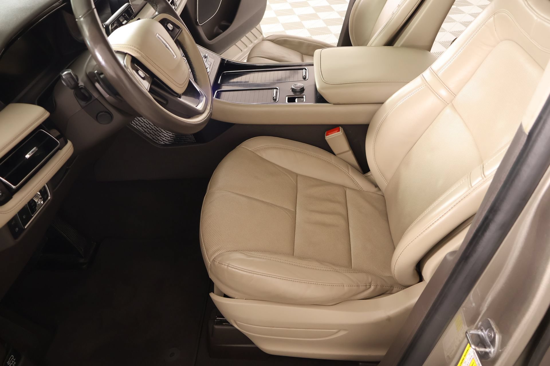 Used 2021 Lincoln Aviator Grand Touring w/ Elements Package Plus AWD/4WD image 11
