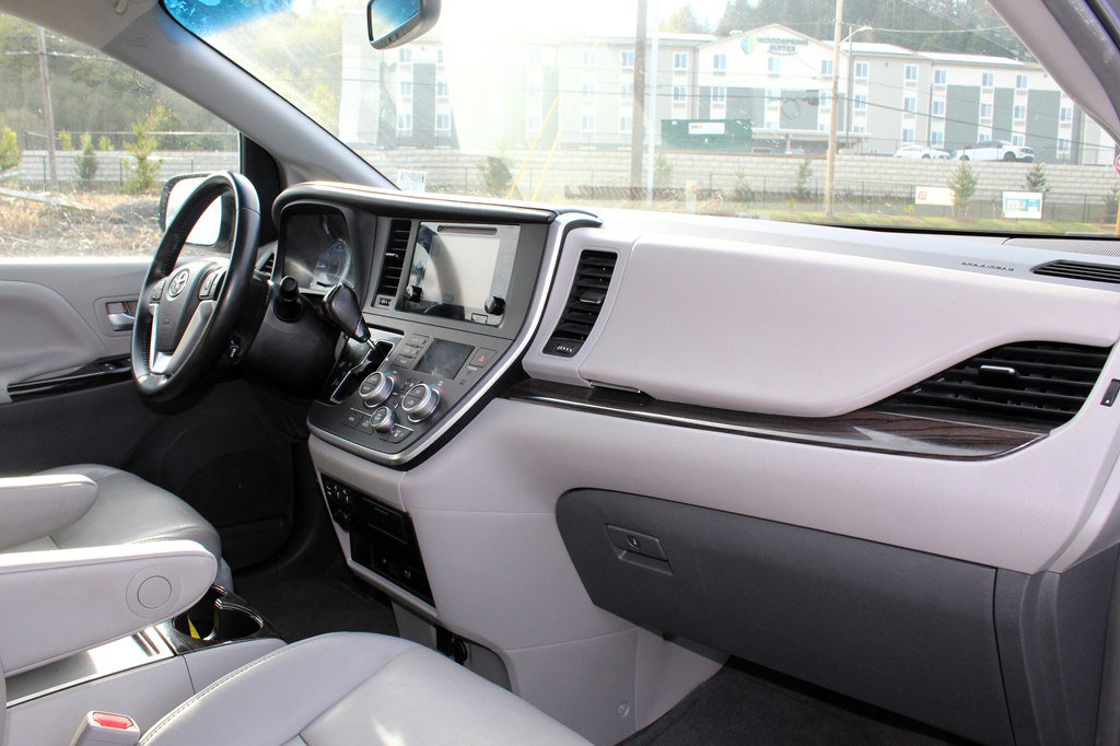 Used 2015 Toyota Sienna XLE Premium AWD/4WD image 17