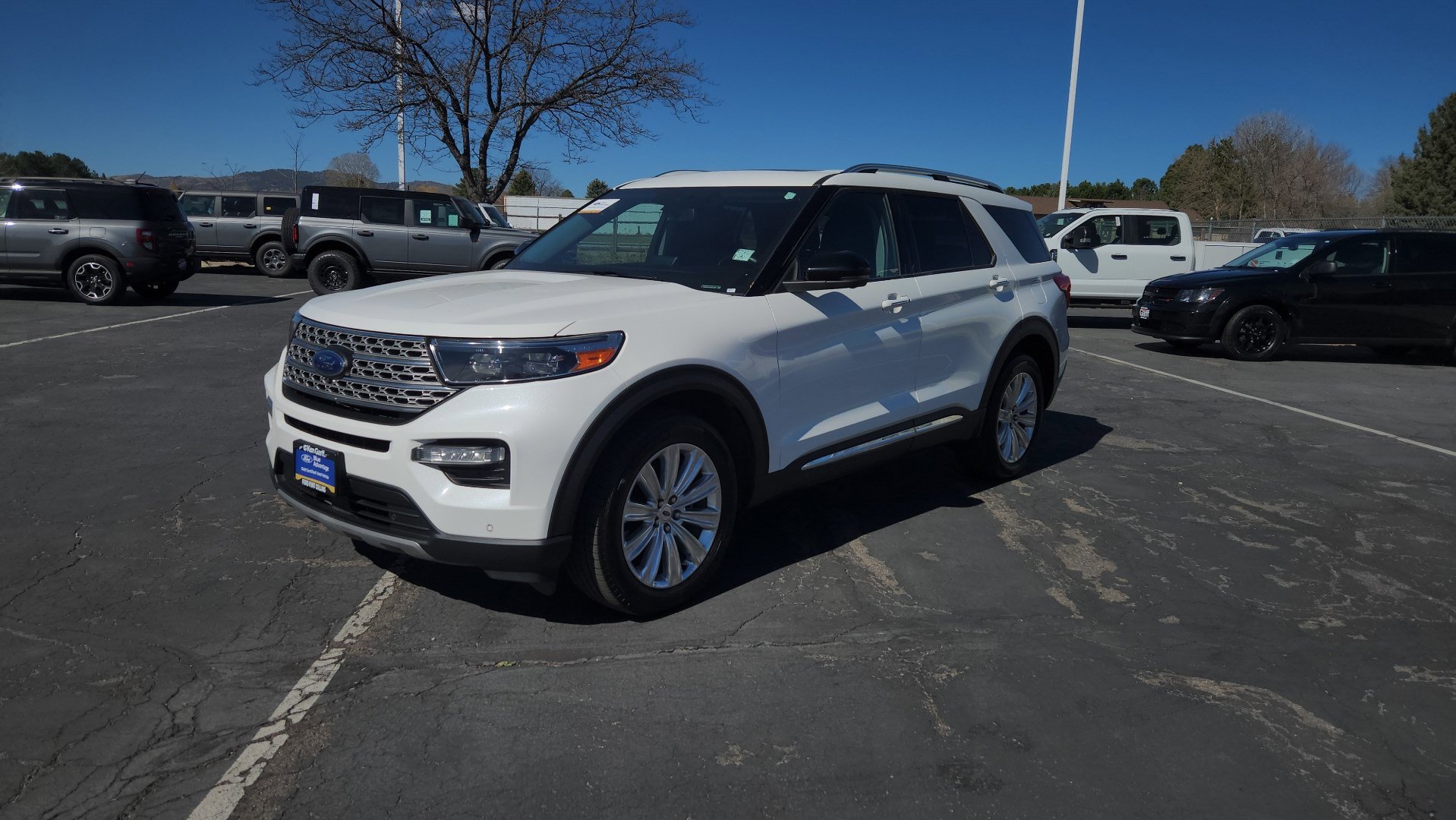 Certified 2023 Ford Explorer Limited w/ Limited Technology Package image 3