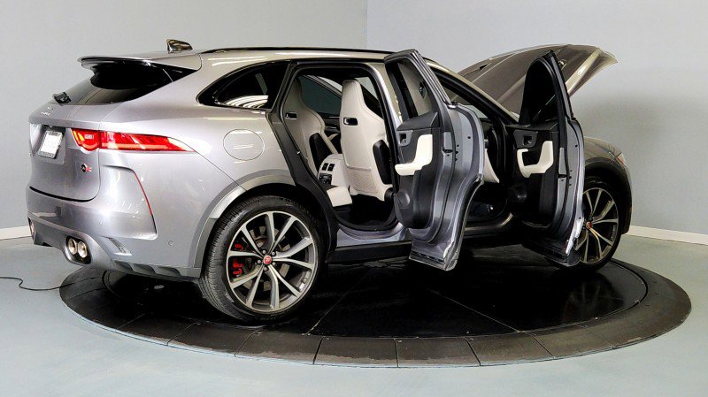 Used 2020 Jaguar F-PACE SVR image 12