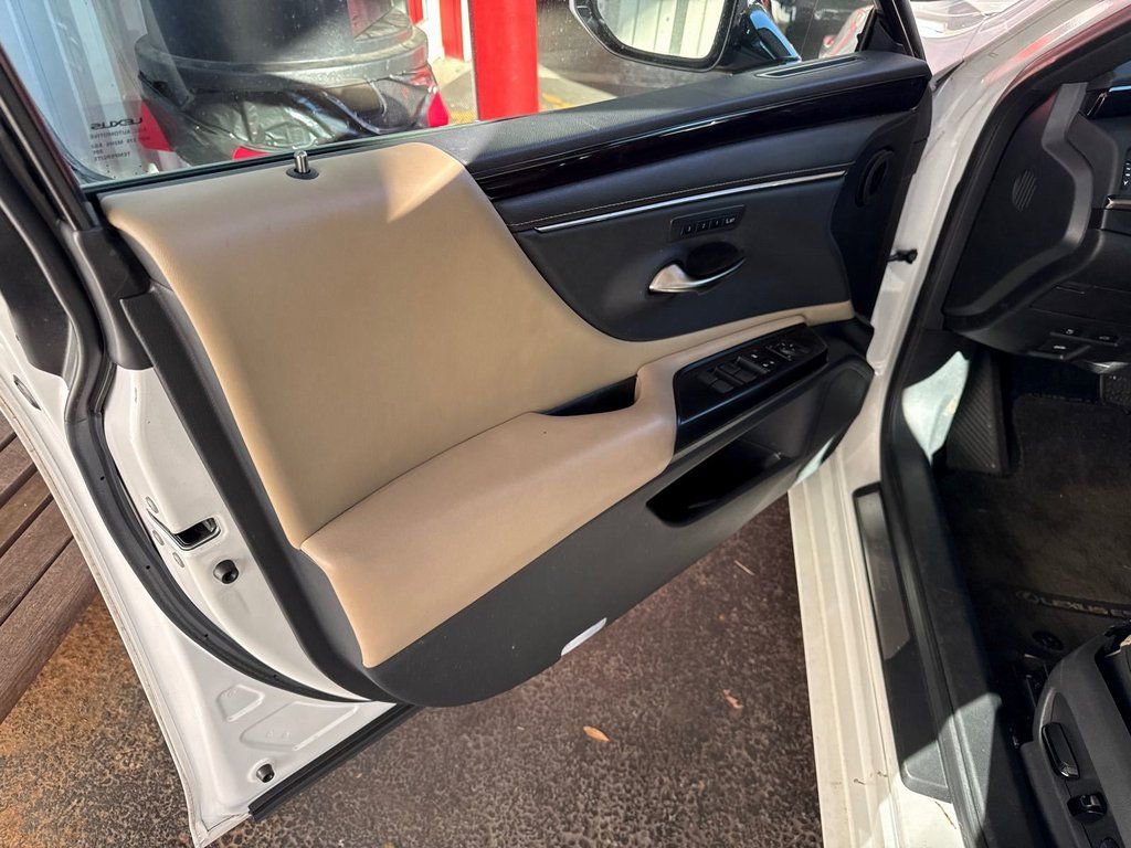 Used 2019 Lexus ES 350 Luxury w/ Premium Package image 12