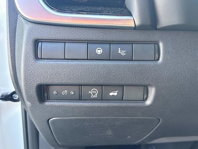 Used 2025 Nissan Rogue SL w/ Tech Package image 28