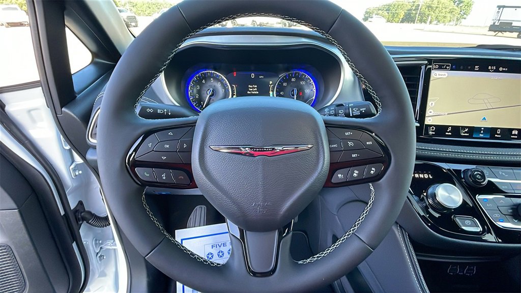 New 2025 Chrysler Pacifica Limited image 21