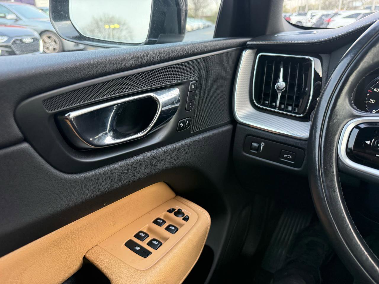 Used 2018 Volvo XC60 T6 Inscription w/ Vision Package image 18