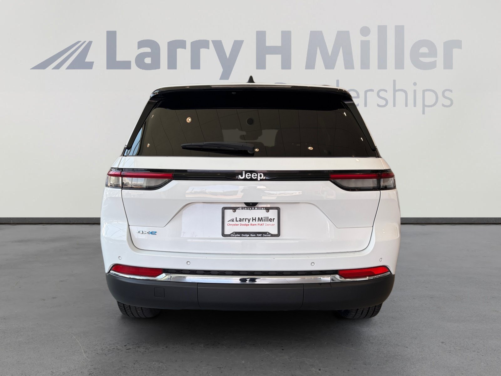 Used 2024 Jeep Grand Cherokee Limited 4xe AWD/4WD image 4