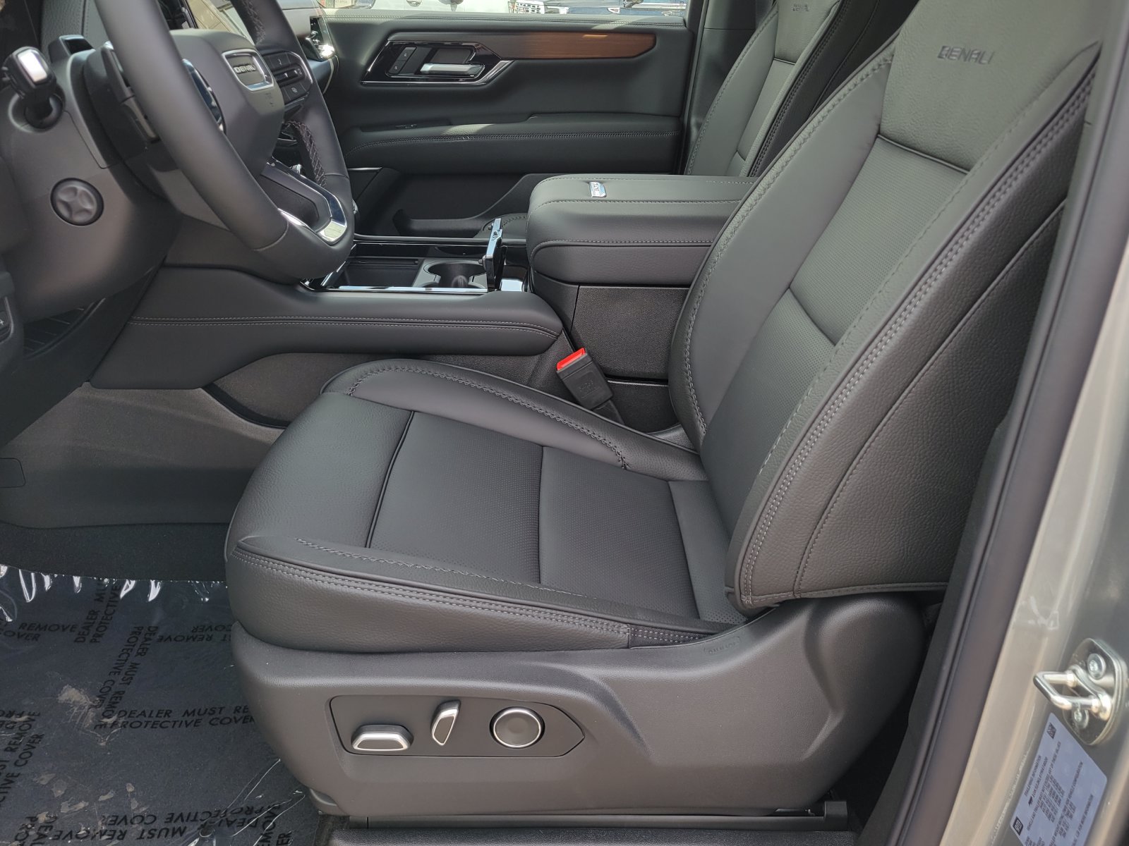 New 2026 GMC Yukon XL Denali w/ Denali Reserve Package AWD/4WD image 6