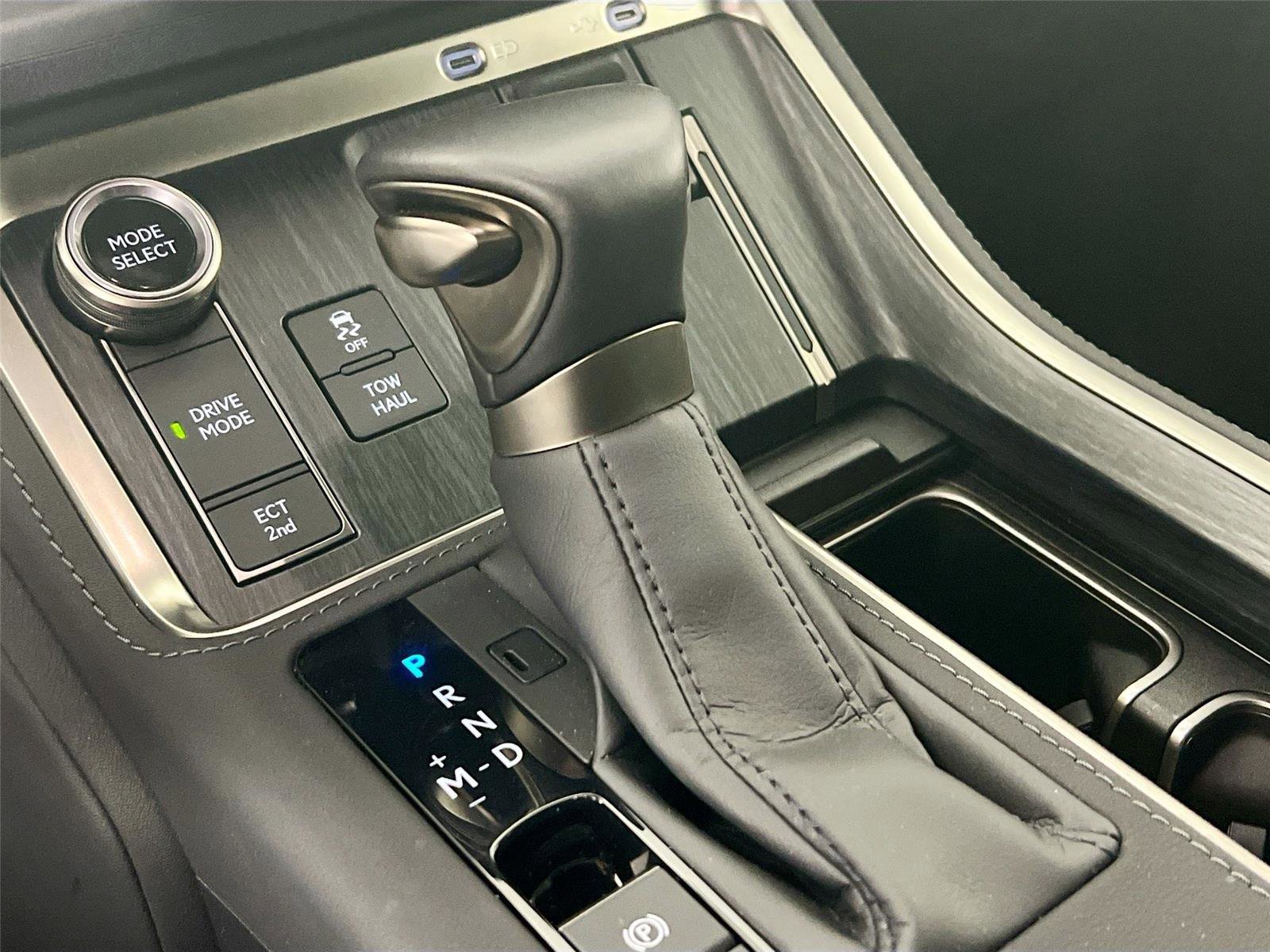 Used 2025 Lexus GX 550 w/ Accessory Package (2T) image 16