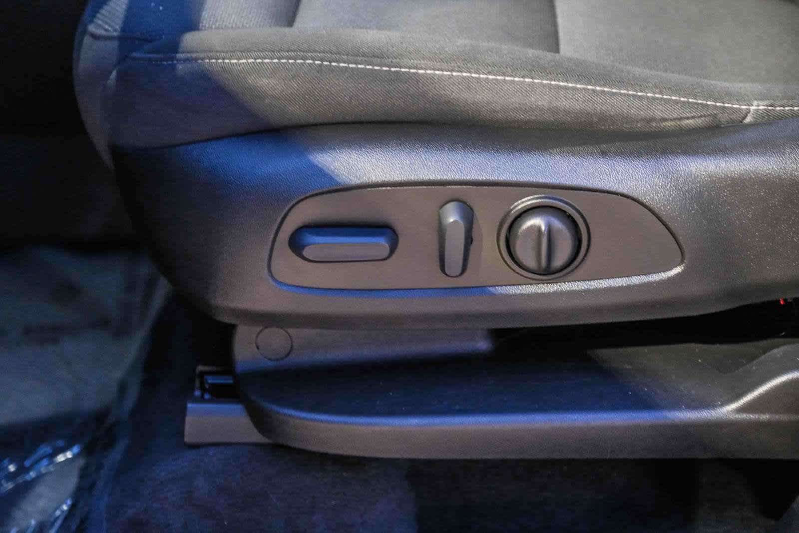Used 2023 Chevrolet Traverse LT FWD image 24
