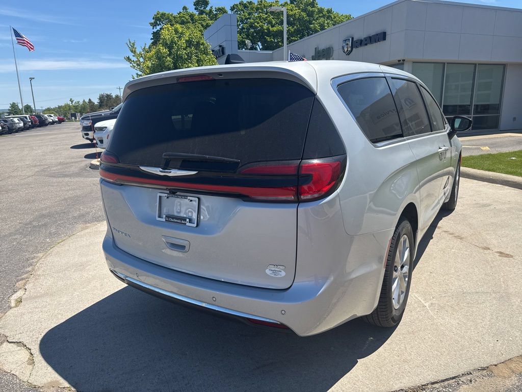 New 2026 Chrysler Pacifica Select AWD/4WD image 5