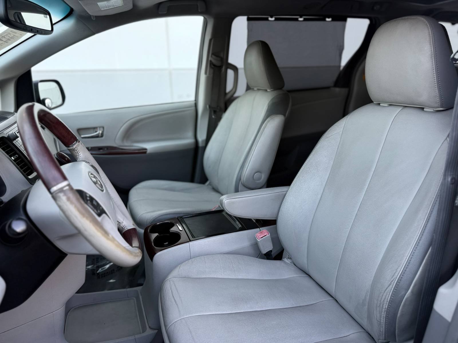 Used 2012 Toyota Sienna Limited w/ Premium Pkg FWD image 45