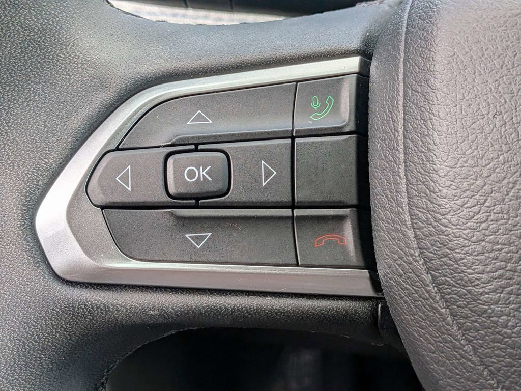 Used 2024 Jeep Compass Latitude image 25